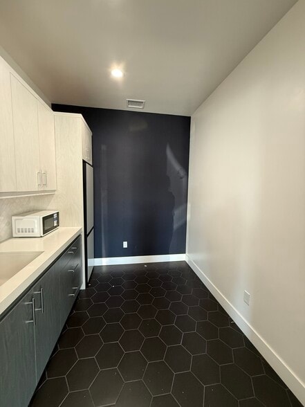 More Photos Of 101 McHenry Ave, Modesto Freestanding For Lease