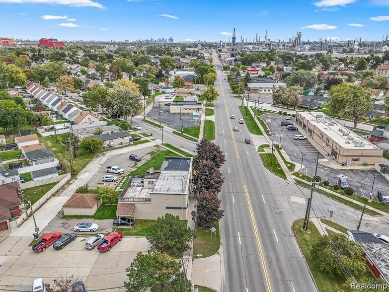 More Photos Of 3020 Oakwood Blvd, Melvindale Office For Sale