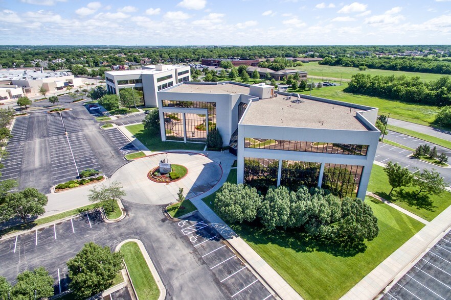 More Photos Of 2024 N Woodlawn St, Wichita Office For Lease