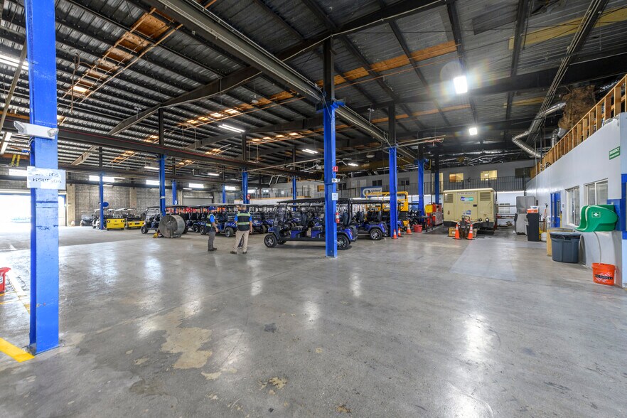 More Photos Of 10232-10234 Glenoaks Blvd, Pacoima Warehouse For Sale