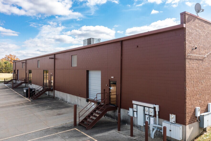 More Photos Of 754 Cincinnati Batavia Pike, Cincinnati Flex For Sale