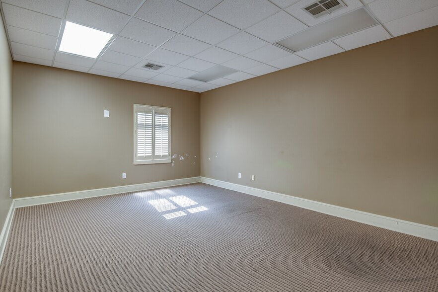 More Photos Of 4770 Woodmere Blvd, Montgomery Office For Sale