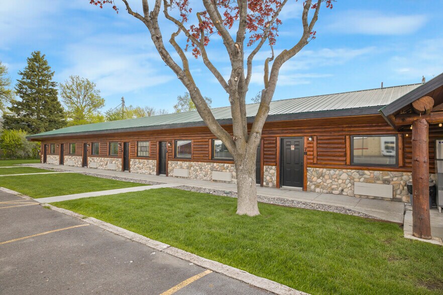 More Photos Of 1665 Whisper Ridge Rd, Ashton Hotel For Sale