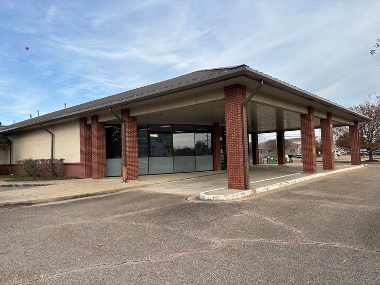More Photos Of 670 Crossover Rd, Tupelo Medical For Sale