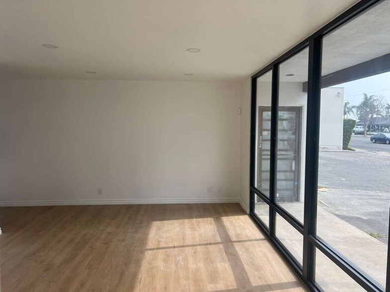 More Photos Of 1301-1307 E Edinger Ave, Santa Ana Showroom For Lease