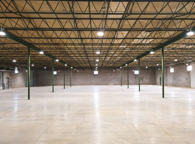 More Photos Of 845 Regal Row, Dallas Warehouse For Sale