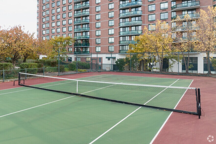 More Photos Of 100 Tower Dr, Edgewater Apartments For Lease