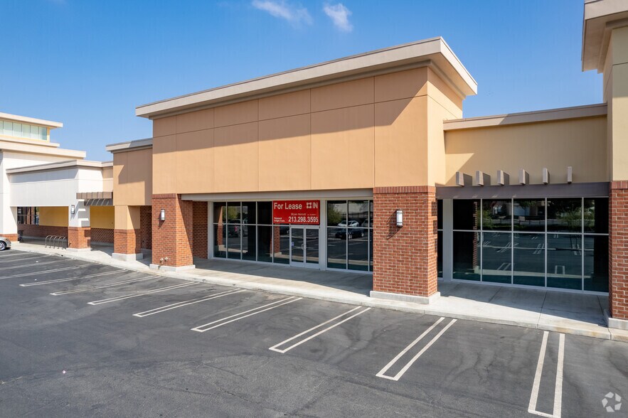 More Photos Of 10455 Sunland Blvd, Sunland Unknown For Lease