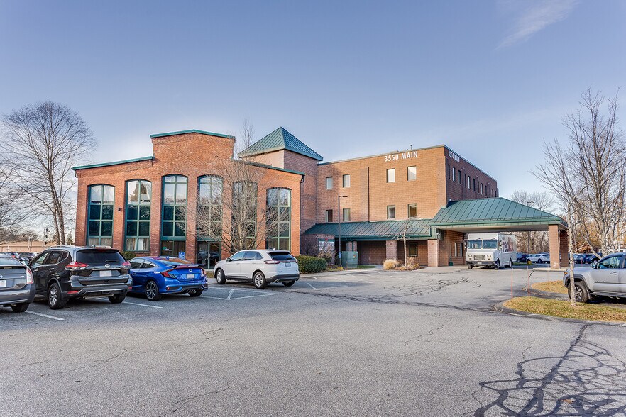 More Photos Of 3550 Main St, Springfield Medical For Lease