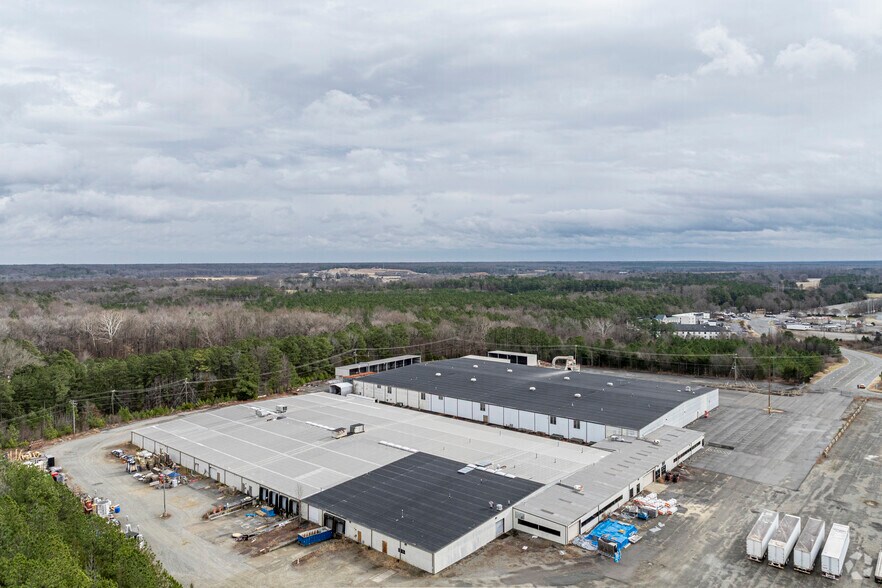 More Photos Of 16300 International St, Doswell Warehouse For Lease