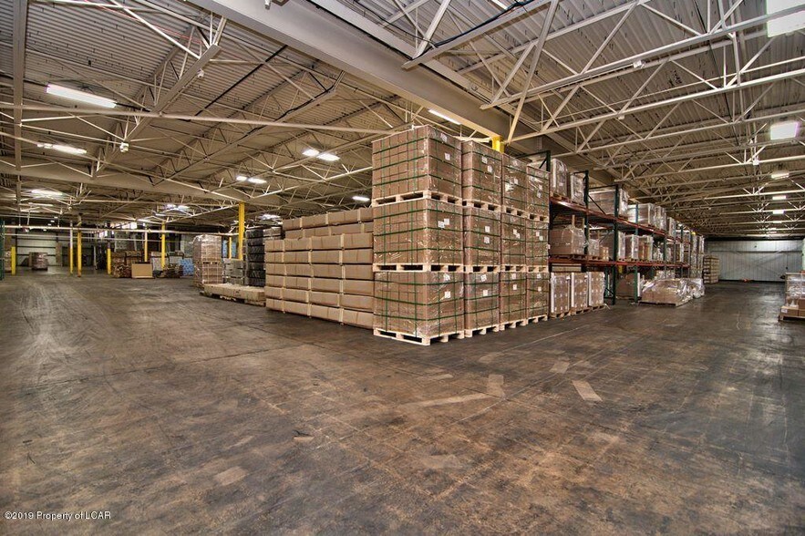 More Photos Of 220 Oak Hill Rd, Mountain Top Distribution For Sale