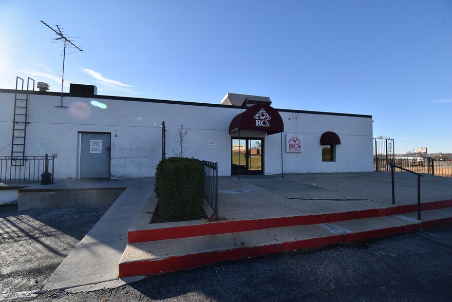 More Photos Of 330 E 135th St, Kansas City Restaurant For Sale