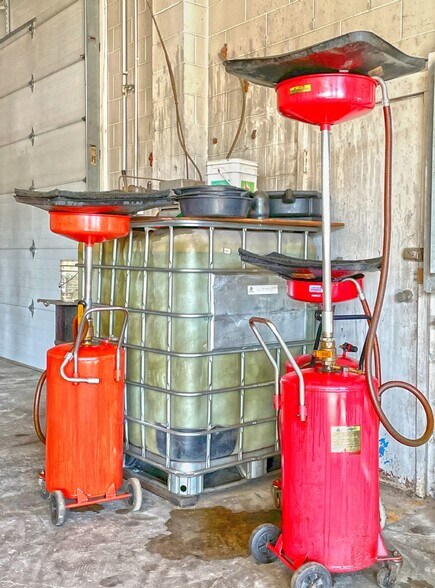 More Photos Of 1101 W Sheridan Ave, Shenandoah Auto Repair For Sale