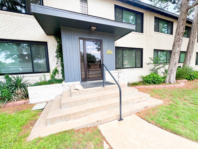 More Photos Of 1306 W Wall St, Midland Office For Lease