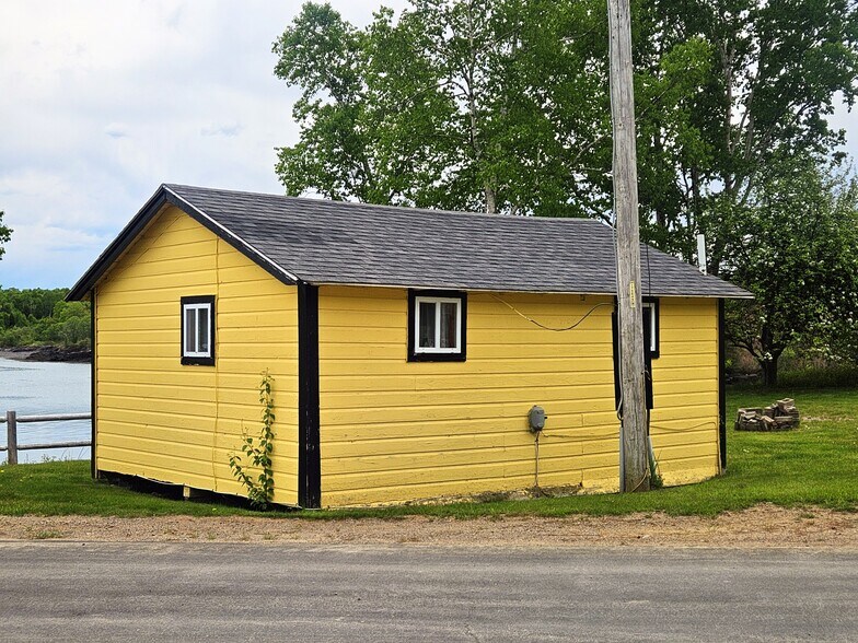 More Photos Of 24 Harris Point Rd, Eastport Hotel For Sale