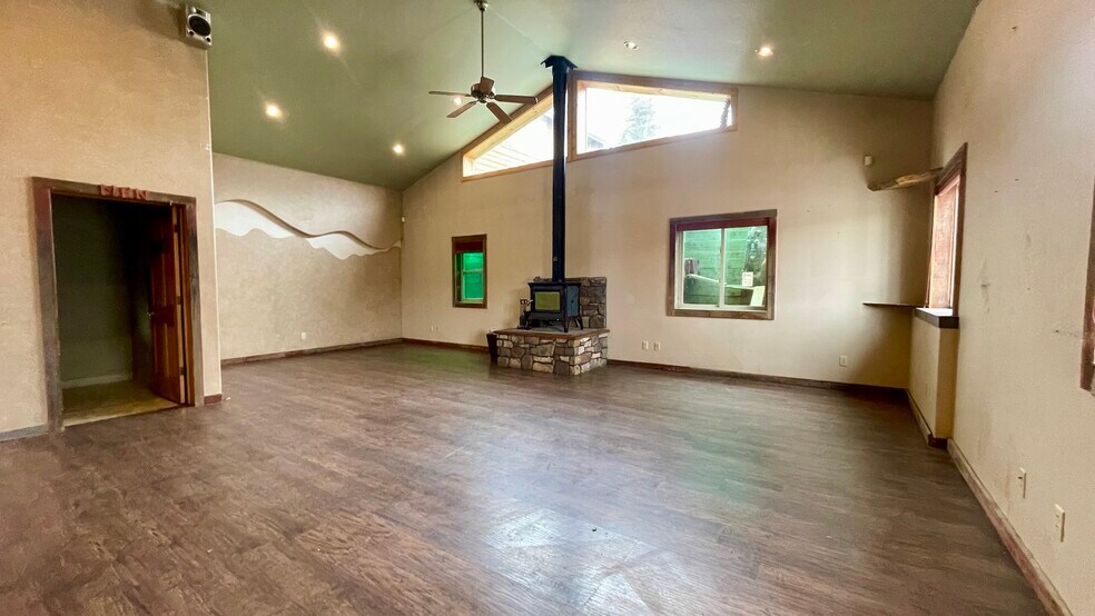 More Photos Of 606 W Byers Ave, Hot Sulphur Springs Flex For Sale