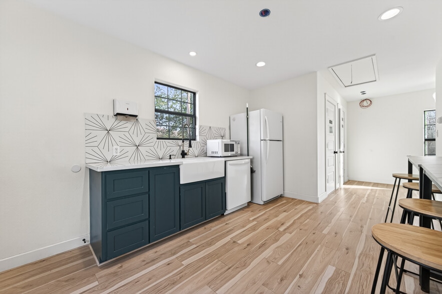 More Photos Of 8911 West Ln, Magnolia Office For Sale