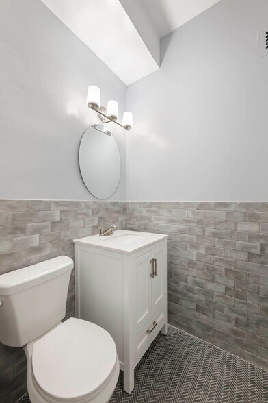 More Photos Of 30 W 60th St, New York Apartments For Sale