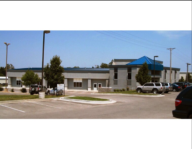 More Photos Of 801 NW Commerce Dr, Lee's Summit Sports And Entertainment For Sale
