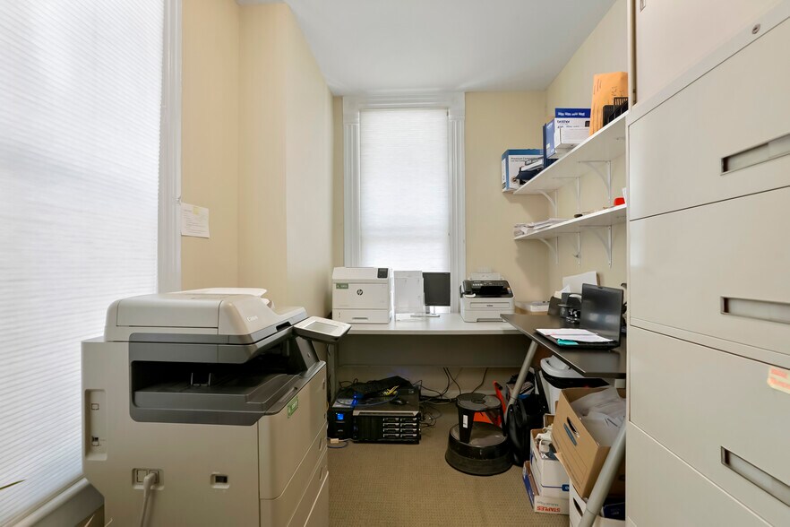 More Photos Of 1979 W Littleton Blvd, Littleton Office Residential For Lease