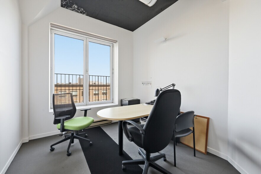 More Photos Of 4446 Boul Saint-Laurent, Montréal Loft Creative Space For Lease