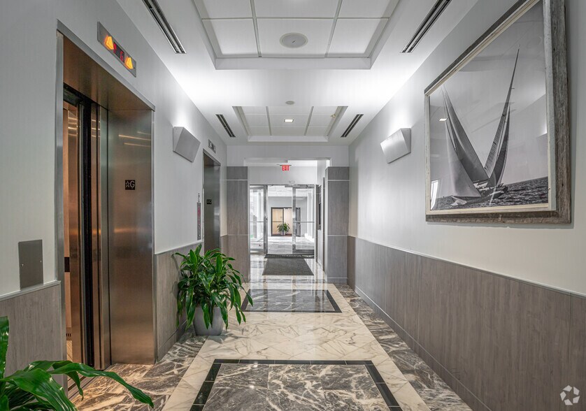 More Photos Of 1601 Forum Pl, West Palm Beach Office For Lease