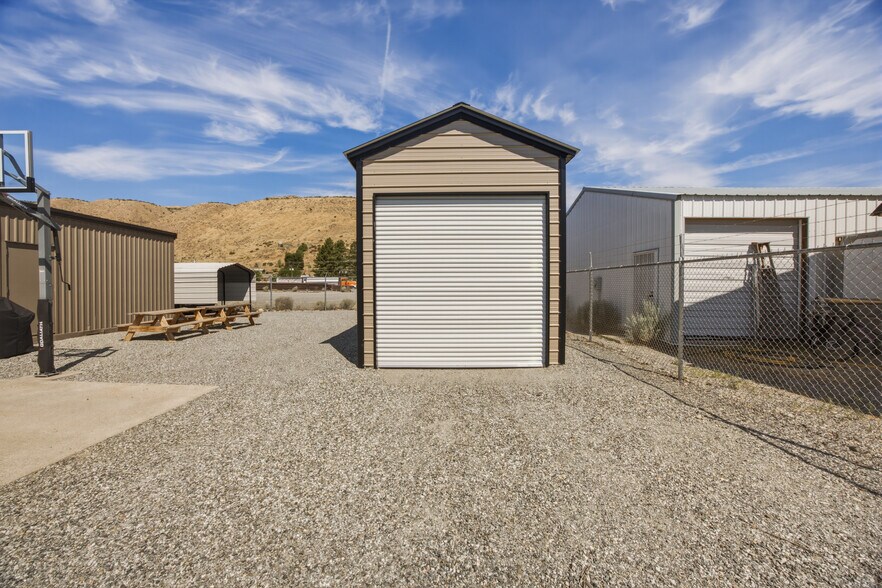 More Photos Of 102 E Lakeshore Dr, Pateros Auto Repair For Sale