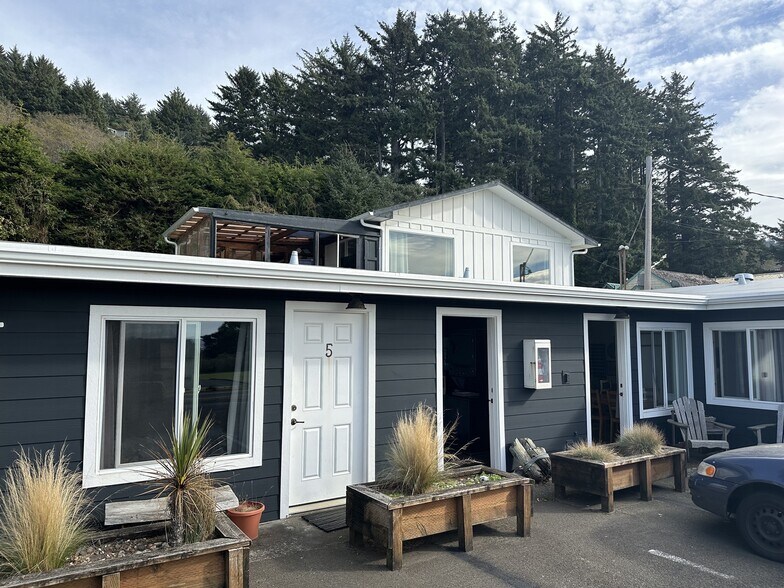 More Photos Of 640 Highway 101 N, Yachats Hotel For Sale