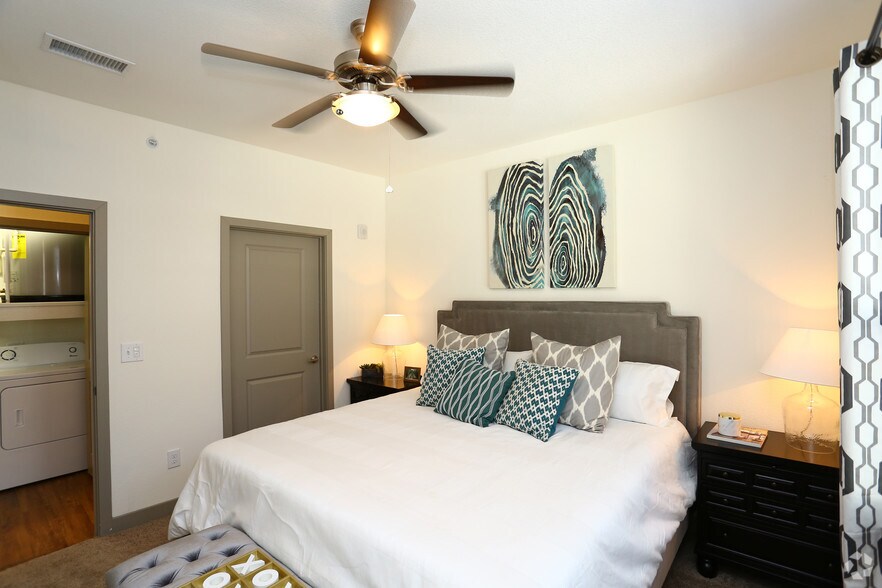 More Photos Of 403 E Koenig Ln, Austin Apartments For Lease
