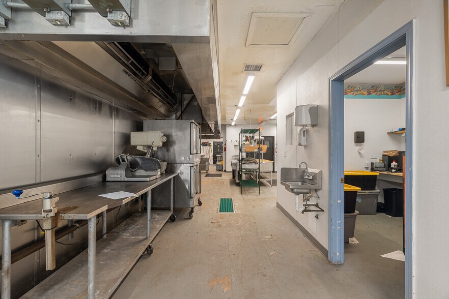 More Photos Of 5006 Morris St, Moss Point Restaurant For Sale