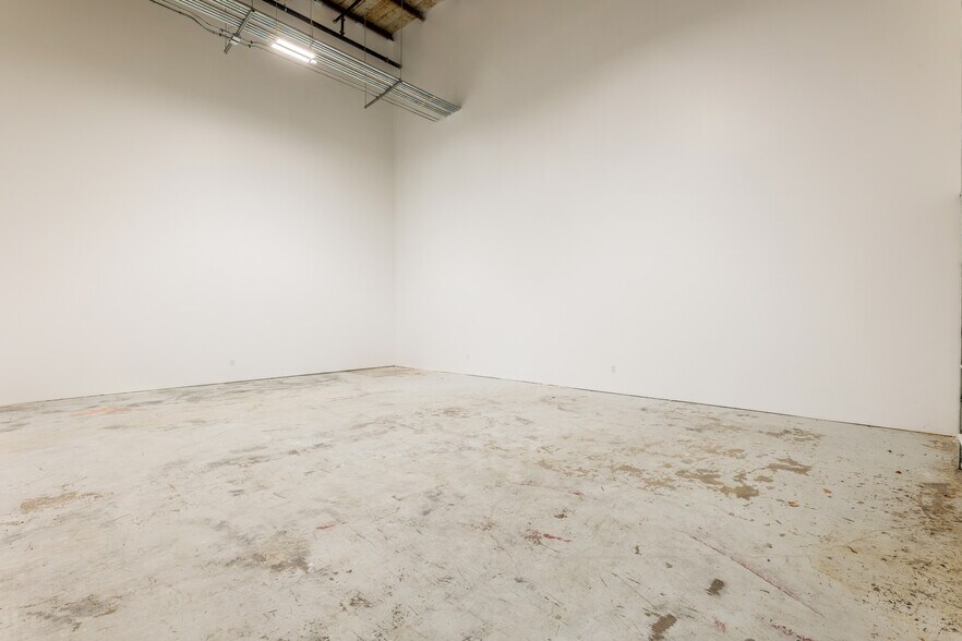 More Photos Of 6510 Bourgeois Rd, Houston Light Distribution For Lease