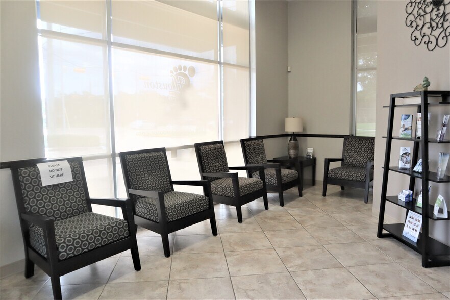 More Photos Of 9405 Huffmeister Rd, Houston Storefront Retail Office For Lease