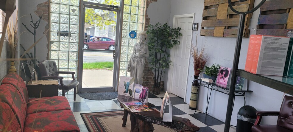 More Photos Of 122 W William St, Delaware Freestanding For Lease