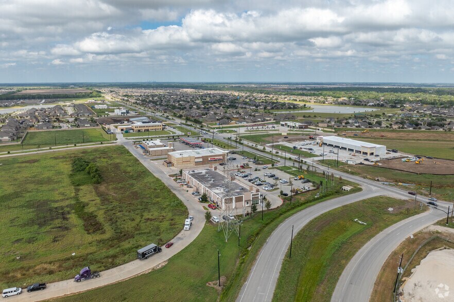 More Photos Of 3244 Meridiana Pky, Rosharon Storefront For Sale