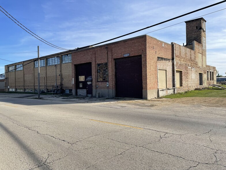 Primary Photo Of 1600-1660 Pleasant St, Dekalb Manufacturing For Lease