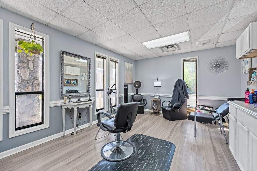 More Photos Of 411 Western Blvd, Jacksonville Medical For Sale