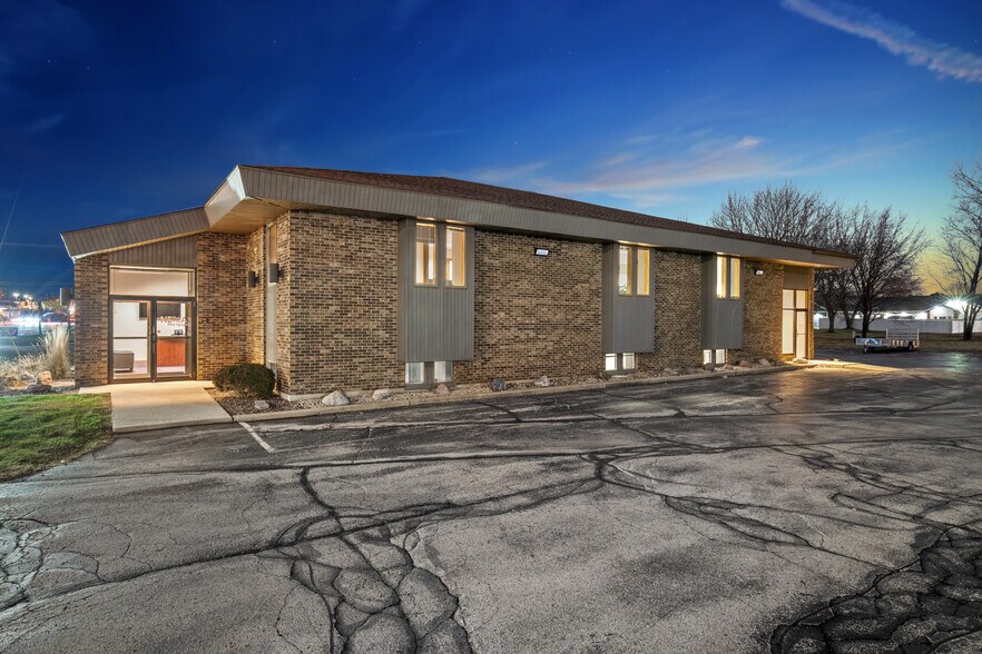 More Photos Of 812 Cormier Rd, Ashwaubenon Office For Lease