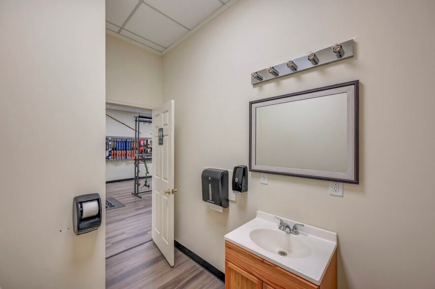 More Photos Of 116-120 Monahan Ave, Dunmore Flex For Lease