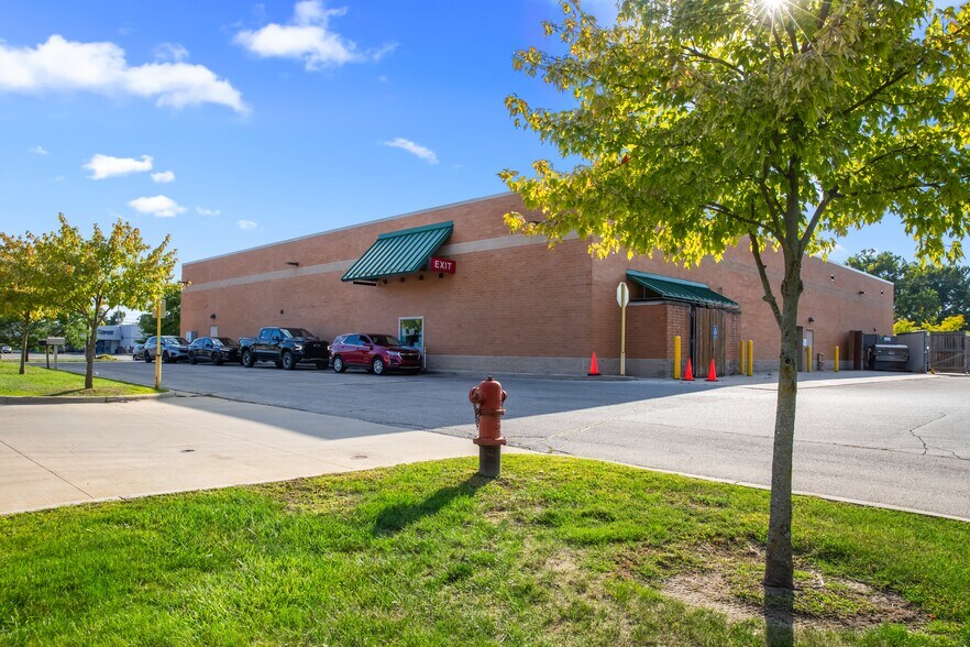 More Photos Of 1001 E M-21, Owosso Drugstore For Sale