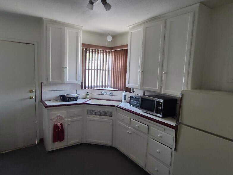 More Photos Of 1310 S Maryland Pky, Las Vegas Office For Sale