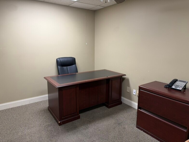 More Photos Of 1950 Collins Blvd, Austell Service For Lease