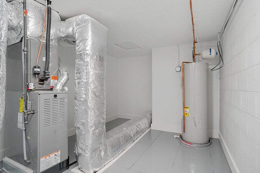 More Photos Of 1337 Commerce Dr, Stow Light Distribution For Sale