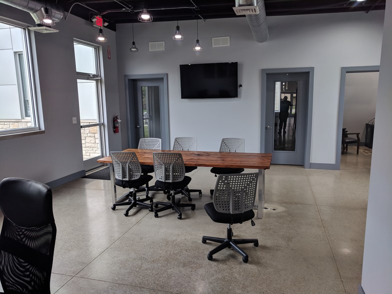 More Photos Of 642 S Main St, Clawson Storefront Retail Office For Lease