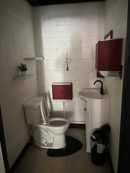 More Photos Of 302 W Broad St, Iva Restaurant For Sale