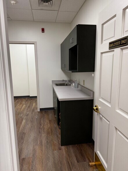 More Photos Of 620 Virginia St E, Charleston Bank For Lease