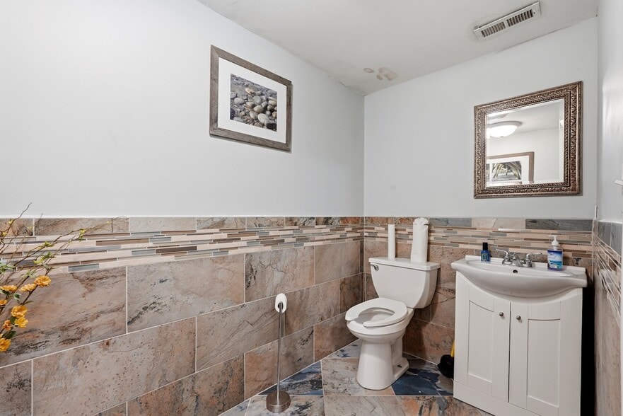 More Photos Of 864 Kingswood Dr, Conway Flex For Sale