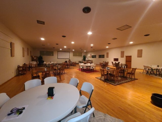 More Photos Of 120 S Echo St, Holdenville Bar For Sale