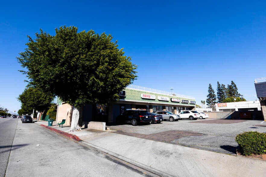 More Photos Of 16320-16334 S Western Ave, Gardena Unknown For Lease