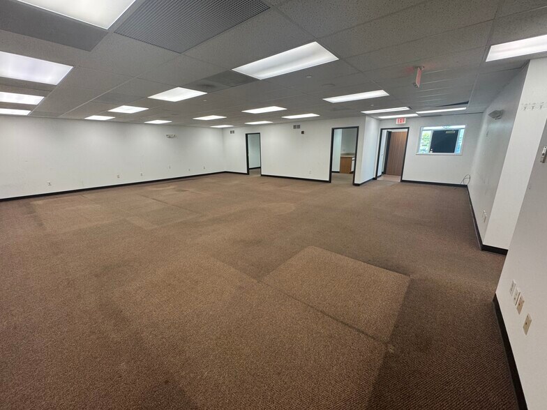 More Photos Of 46600 Romeo Plank Rd, Macomb Office For Lease