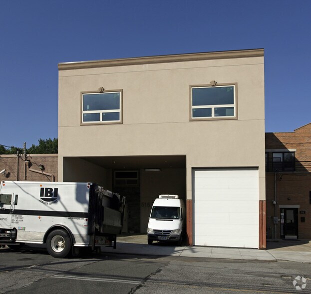 Primary Photo Of 516 Cherry Ln, Floral Park Office For Lease